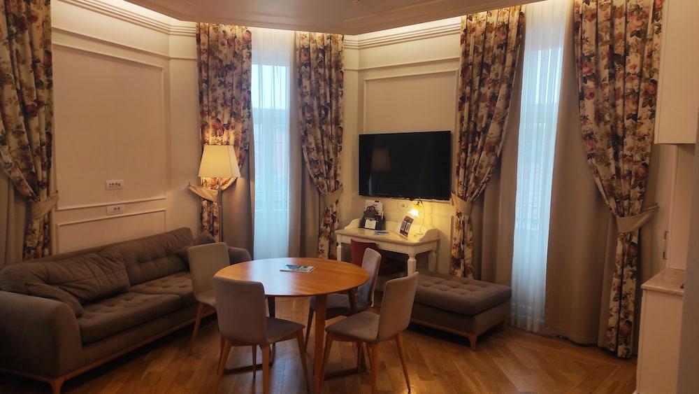 Otel Corinne Art & Boutique 4*